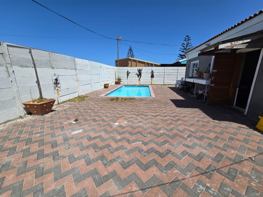 4 Bedroom Property for Sale in Wavecrest Western Cape